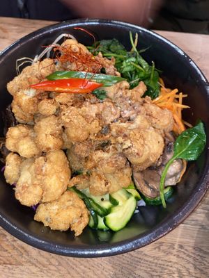 Bibimbap (42) Das gleiche, aber als Topping frittierter Blumenkohl￼  at Kini in Hamburg