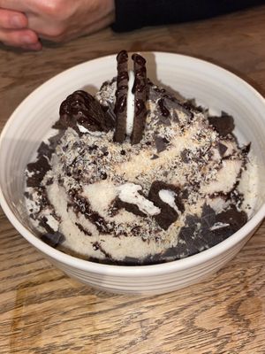 Gefrorene HafersahneSahne,  Kokosraspeln und Oreokeksen (63)  at Kini in Hamburg