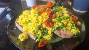 Breakfast - scrambled Tofuegg at Scoff's in Horsforth