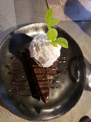 Tart with coconut icecream at Ballena Bistro in Uvita