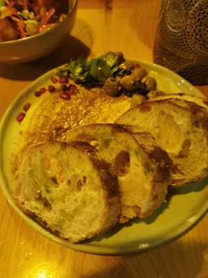 Hummus met desem at WIT-LOF in Den Burg