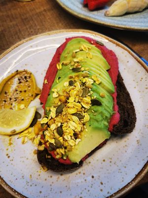 Avocado toast with red beet and hummus at Nicolau in Porto