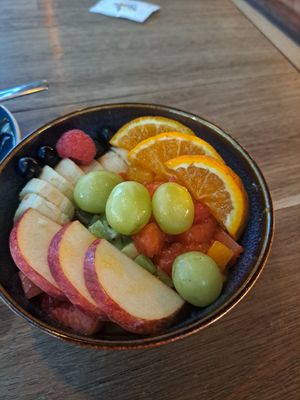 Fresh fruit bowl at Nicolau in Porto