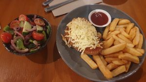 Vegan schnitzel & veganised Greek salad at Palling Bros Brewery in Heathcote