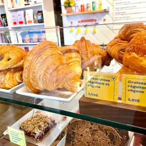 Vegan Pastries labeled  at La Graine Brulée in Montreal