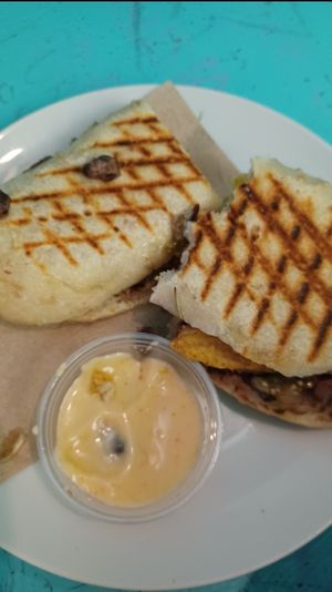 Sandwich et mayo vegan at La Graine Brulée in Montreal