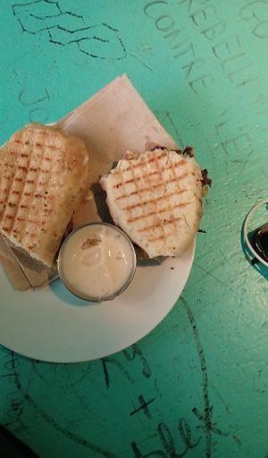 Sandwich et mayo vegan at La Graine Brulée in Montreal