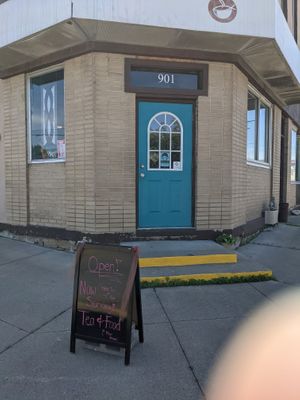 Front entrance at Curiosi-Tea House in Winona