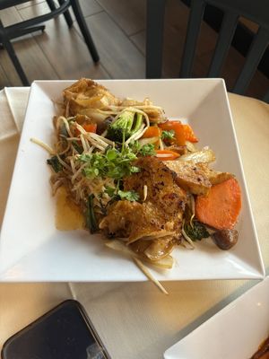 drunken noodles with tofu  at Thai Sapa in Springdale