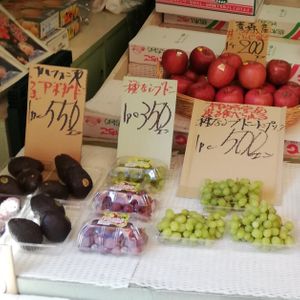 Grapes at Nari-shi Kajitsu-ten 成市果実店 in Tokyo