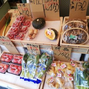 Tomatoes at Nari-shi Kajitsu-ten 成市果実店 in Tokyo