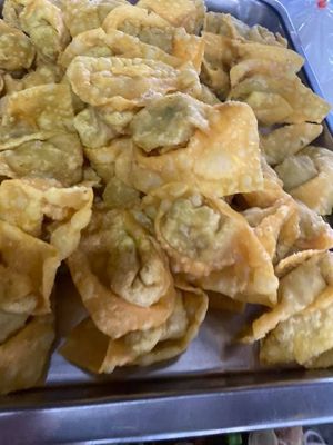 Vegan Fried Wontons (Kiew Tood) at Nang Aharn Jay in Bangkok