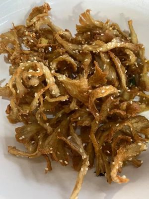 Fried mushroom with sesame (Hed Tood) at Nang Aharn Jay in Bangkok