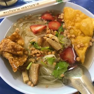 Sen Lek Nam (Small rice noodles in clear soup) at Nang Aharn Jay in Bangkok