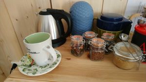 Koffie en thee voor de gasten.  at De Groene Mus  in Wervershoof