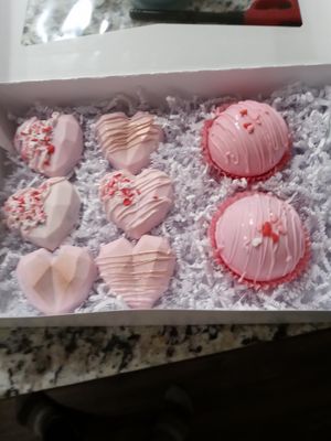 Cake hearts and hot chocolate bombs  at Glamaris Cakes in San Antonio