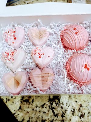 So pretty  at Glamaris Cakes in San Antonio