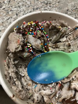 Spoon changes color when it’s cold at Frozen Rolls Creamery in Austin