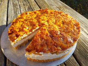 Bienenstich (vegan) at Café Waltenbergstüberl in Seeon