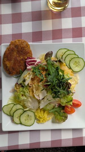 Kaspressknödel mit Salat at Café Waltenbergstüberl in Seeon