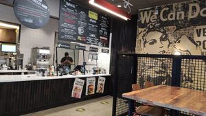 cocina at Stand-Up Burgers - Wells in Chicago