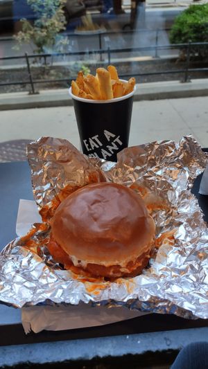 hamburguesa simulando pollo at Stand-Up Burgers - Wells in Chicago