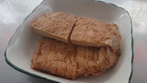 豆皮 Dried bean curd (cold) NTD15 at BǎiXiāng SùShí 百香素食 in New Taipei City