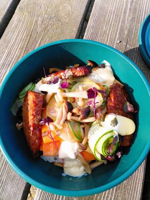 Delicious Vegan Poke bowl with tempeh at Le Défi in Barchem