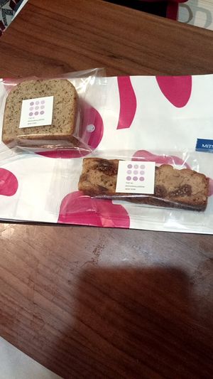 Earl grey tea pound cake and dried fruit cake bar at The Vegan Marshmallooow in Tokyo