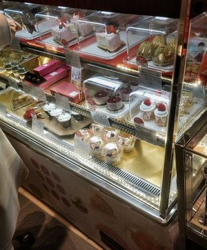 Fancy little cakes at The Vegan Marshmallooow in Tokyo