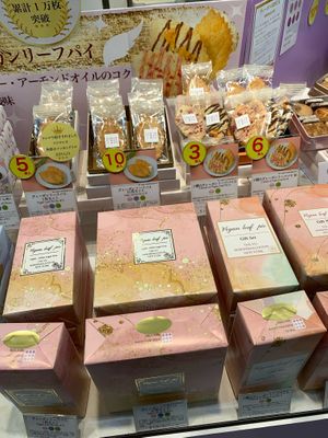 Vegan leaf pies  at The Vegan Marshmallooow in Tokyo