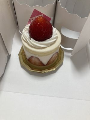 Strawberry shortcake   at The Vegan Marshmallooow in Tokyo