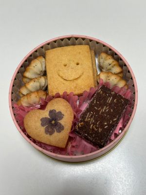 Select vegan tin
so cute I can't believe which is vegan. I recommend to go there!
 at The Vegan Marshmallooow in Tokyo