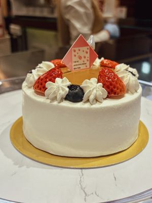 They even have whole cakes for sale  at The Vegan Marshmallooow in Tokyo