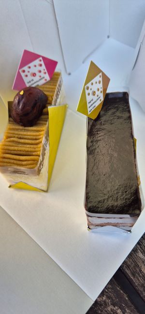 chestnut cake and chocolate cake at The Vegan Marshmallooow in Tokyo