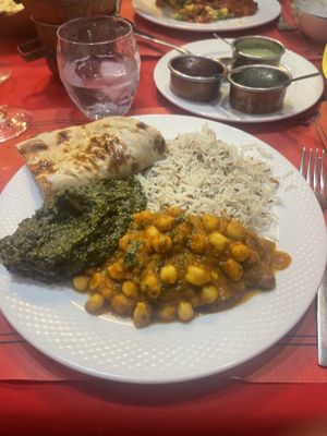 Fantastic like every other visit!. Sagaloo, garlic rice, chickpea masala (made with no butter/dairy on mentioning we were vegan) and tandoori roti. If you’re vegan defo check out at Indian Delights in Lanzarote