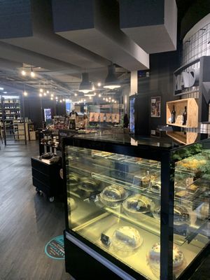 Cool friendly vibe at MadMarket in Funchal