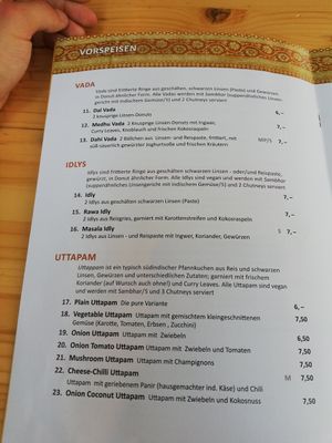 Vada - Idlys - Uttapam at Mahadosa in Hamburg