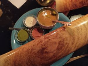 Dosa filled with potatoes, with chutneys at Mahadosa in Hamburg