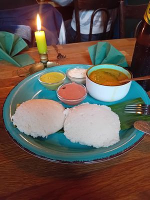 Idli, chutneys, sambar and Cobra beer. at Mahadosa in Hamburg