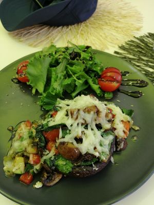 Gefüllter und überbackener Portobello at Parsley and Thyme in Silves