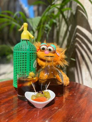 Tambien se puede pasar a tomar una copa at Penny Banger in Barcelona