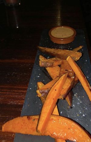 "SWEET POTATO WEDGES" patatasfritas de
boniato servidas con mayonesa de chipotle. at Penny Banger in Barcelona