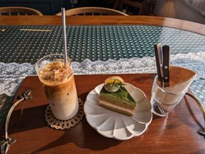 Matcha cake and drink at Pengohoda - 펜고호다 in Jeju