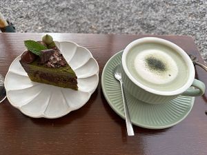 Matcha choco cake & Mugwort Latte.  at Pengohoda - 펜고호다 in Jeju