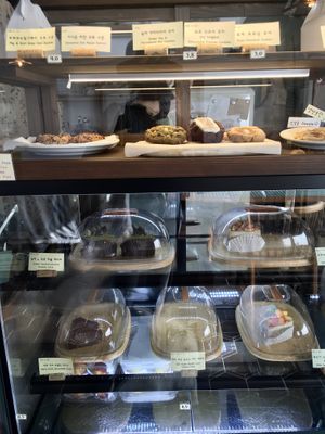 Clearly labelled all-vegan baked goods  at Pengohoda - 펜고호다 in Jeju