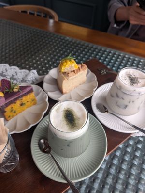 Purple sweet potato cake, sweet corn cheese cake at Pengohoda - 펜고호다 in Jeju