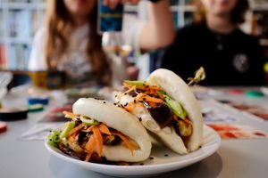 "Nice Buns"
Sticky aubergine with housemade korean BBQ mayo,
carrot, spring onions + black sesame served in two
steamed bao buns at Slice + Dice in Norwich