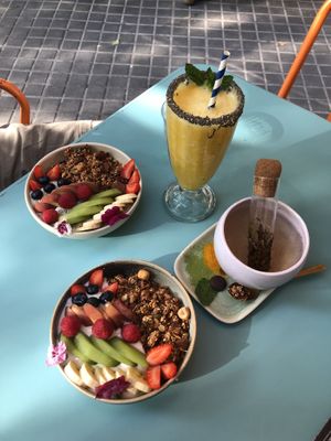 Chia and granola, coconut yogurt and granola, yellow smoothie, white tea  at Faire Brunch & Drinks in Barcelona