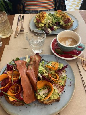 11/10 avocado and red beet hummus and scrambled tofu on avocado   at Faire Brunch & Drinks in Barcelona